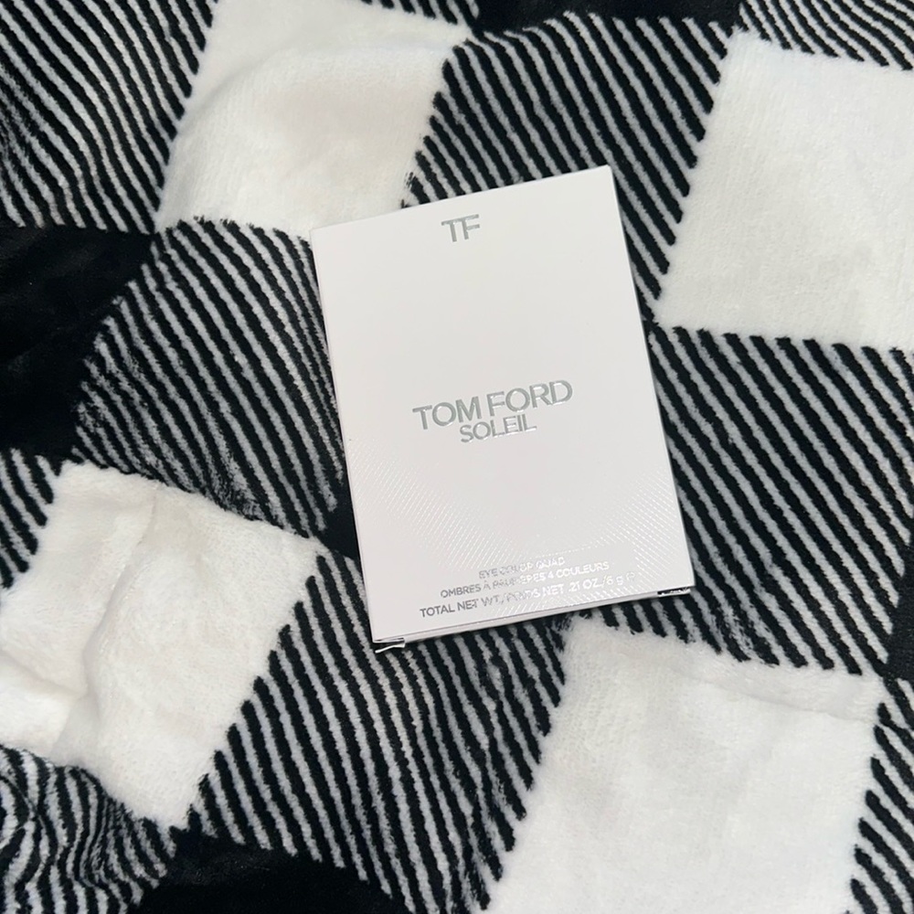 Tom Ford soleil 02 chalet lust